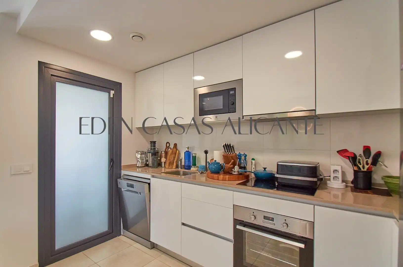 Cocina de Casa adosada en venta en Busot con Aire acondicionado, Calefacción y Jardín privado