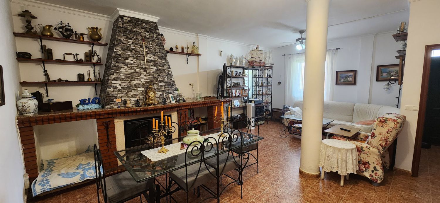 Menjador de Casa o xalet en venda en Gibraleón amb Terrassa, Traster i Piscina