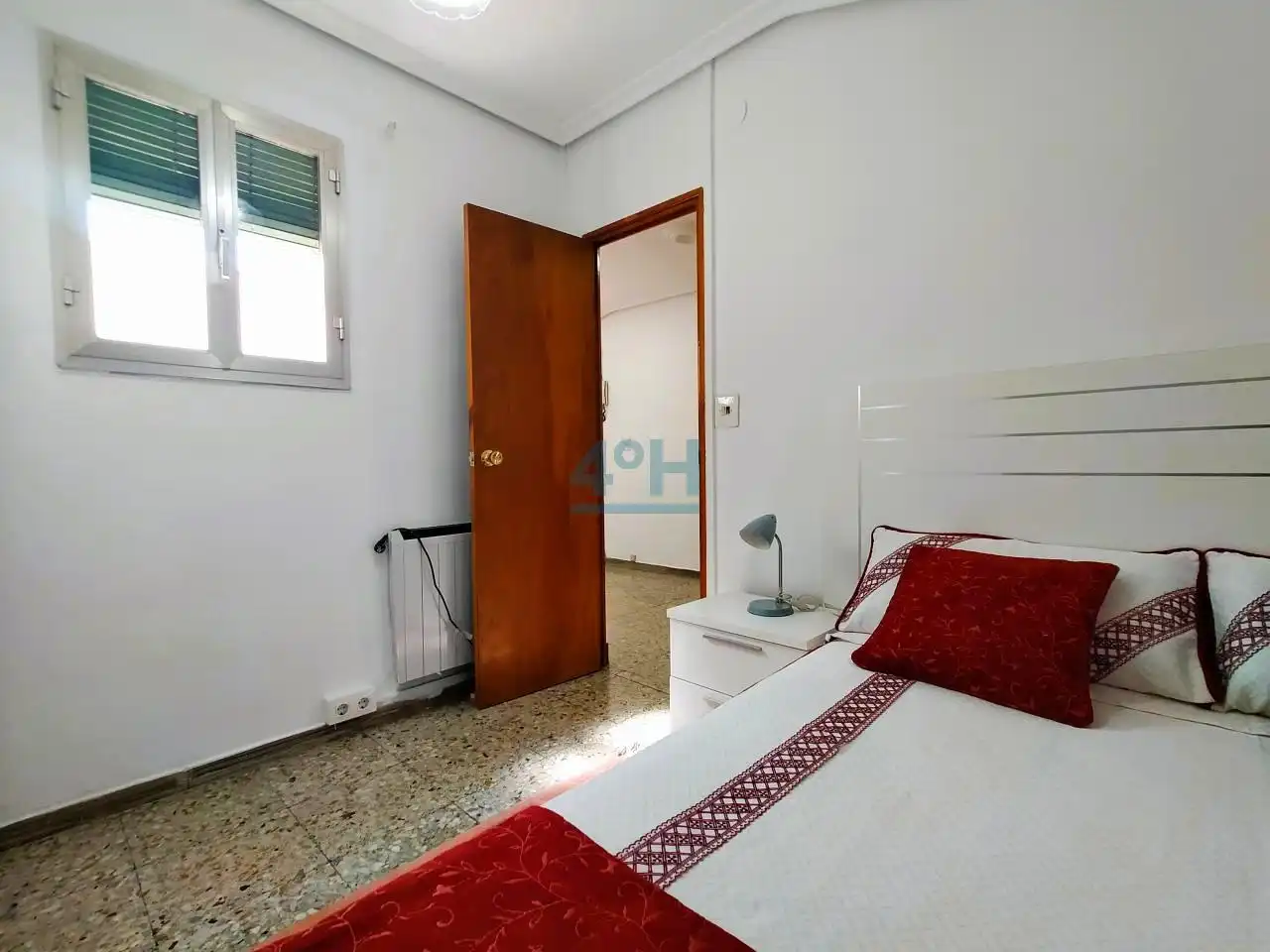 Habitación de Piso en venta en Ourense Capital  con Calefacción, Trastero y Amueblado