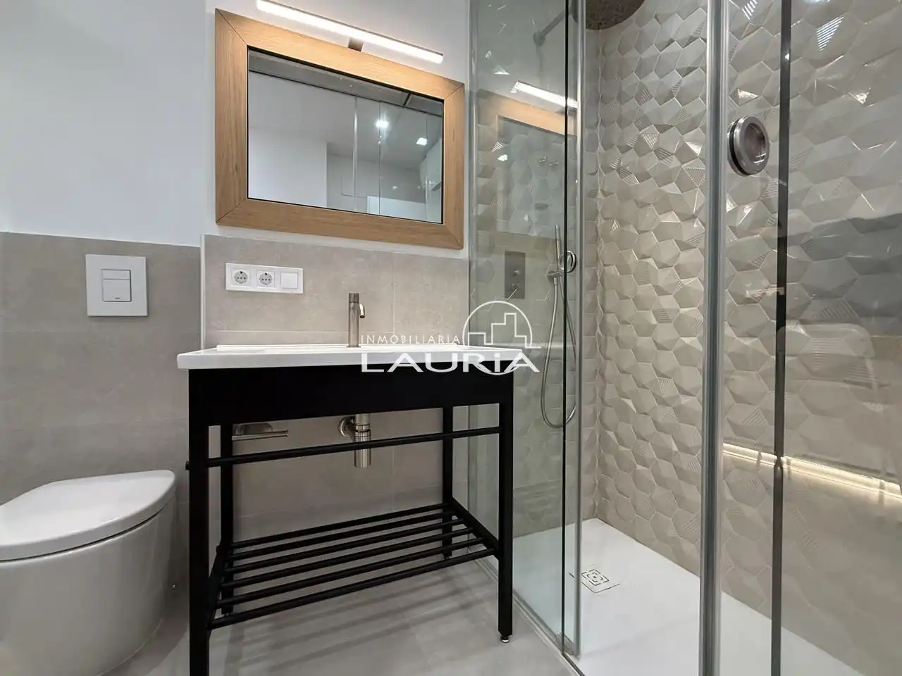 Baño de Piso en venta en Valencia con Aire acondicionado, Calefacción y Terraza