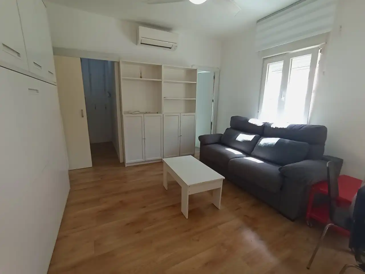 Sala de estar de Estudio de alquiler en Madrid con Aire acondicionado, Calefacción y Amueblado
