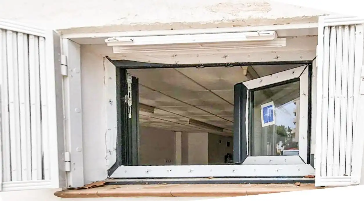 Vista exterior de Local en venta en Gandia con Terraza