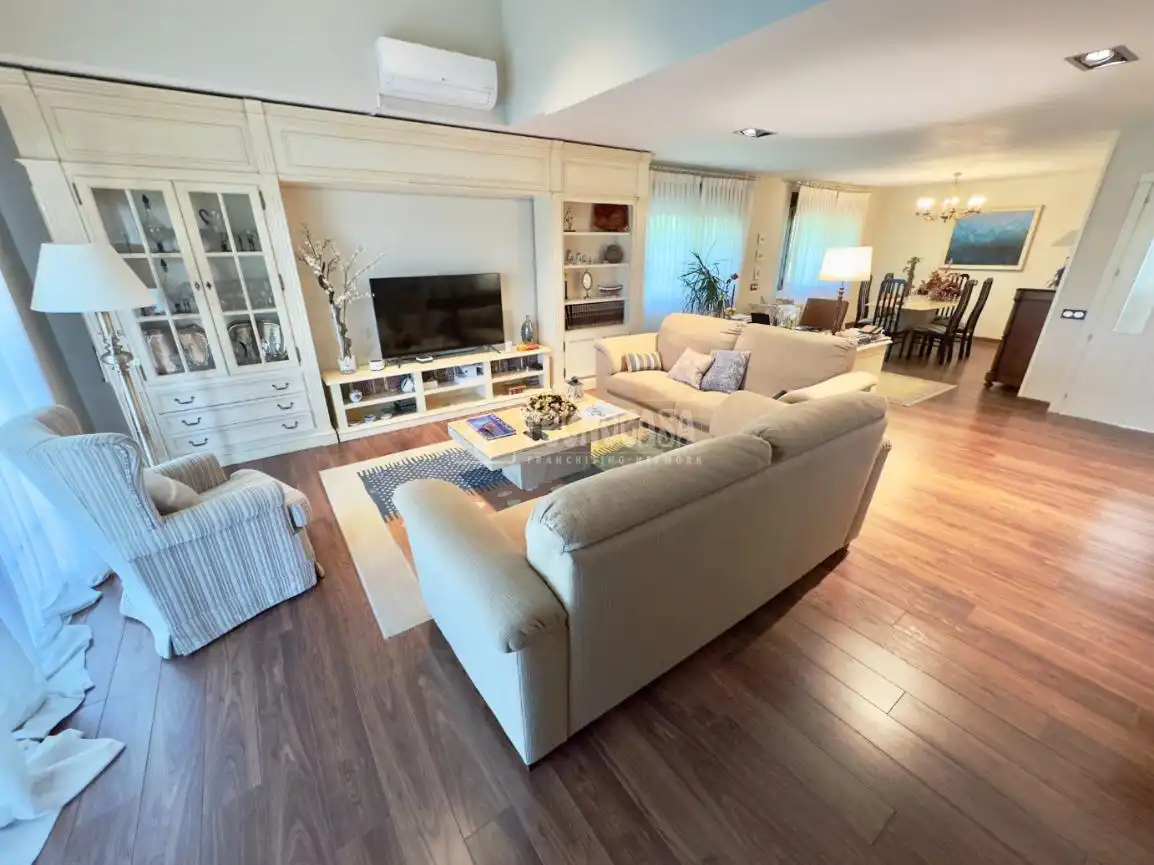 Sala de estar de Casa o chalet en venta en Cabanillas del Campo con Aire acondicionado, Calefacción y Terraza