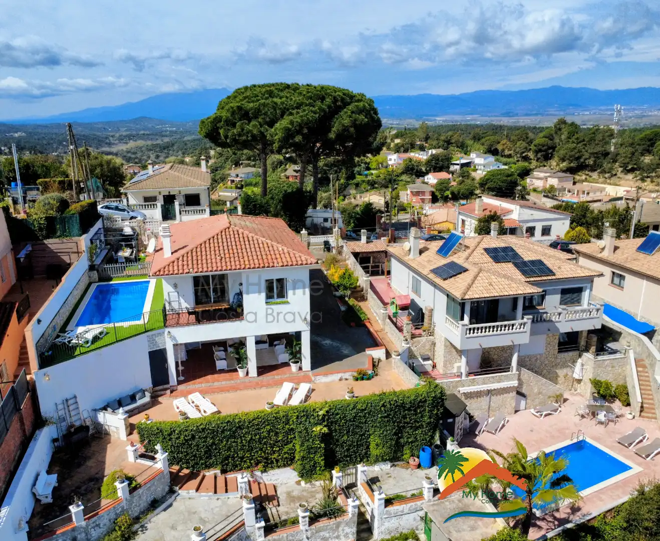 Casa amb piscina en venda a Aiguaviva Parc