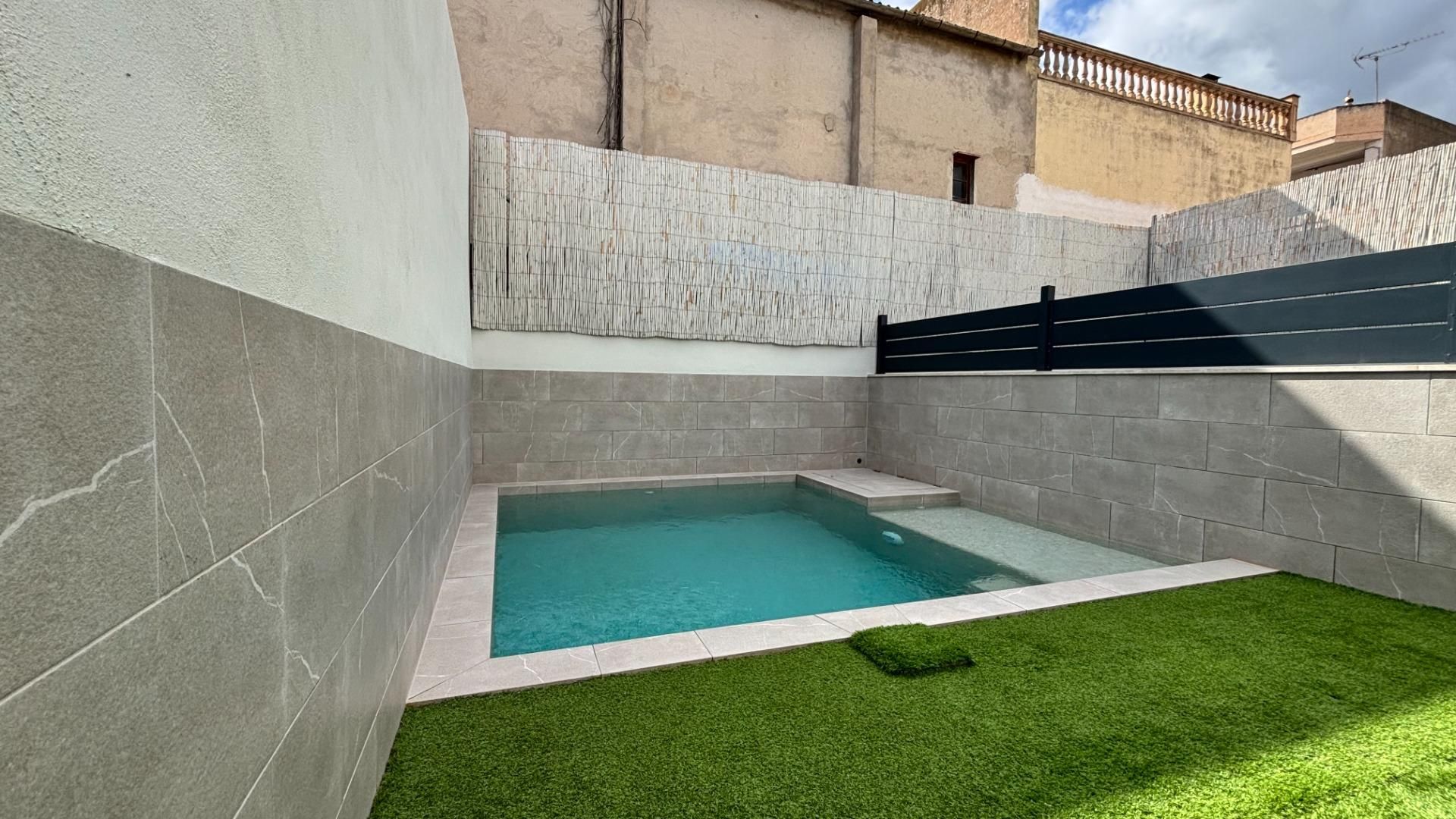 Swimming pool of Single-family semi-detached for sale in  Palma de Mallorca  with Air Conditioner, Private garden and Terrace