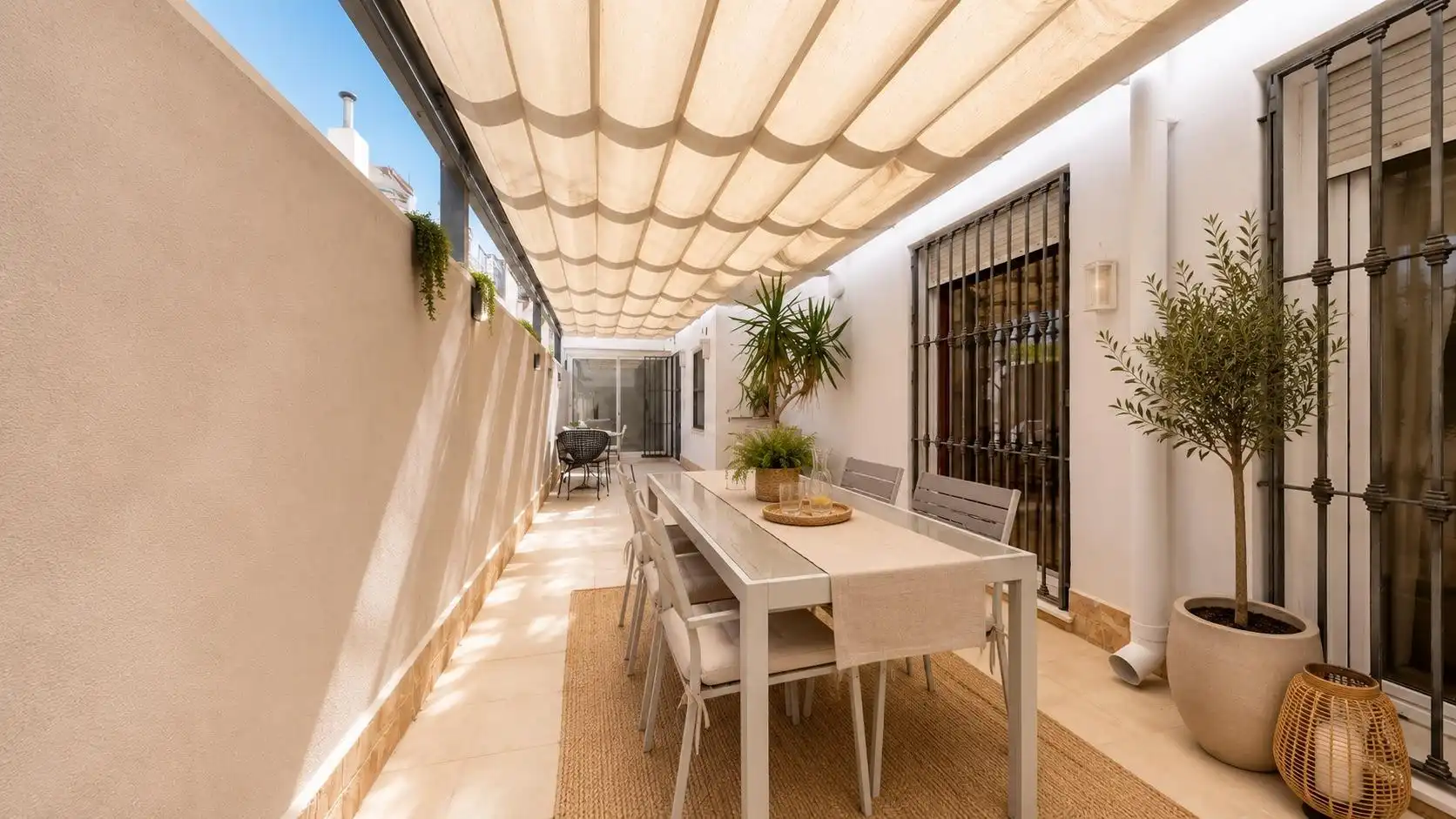 Terrassa de Casa o xalet en venda en Almería amb Aire condicionat, Calefacció i Parquet