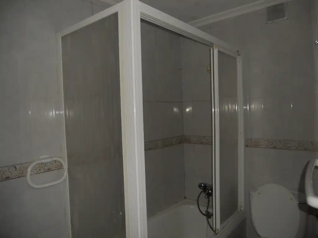 Bathroom of Flat for rent in Santiago de Compostela   with Heating, Furnished and Oven