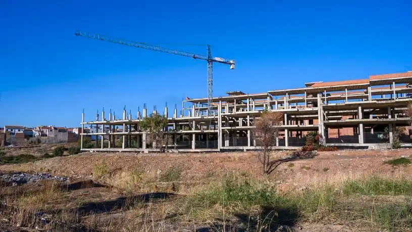 Vista exterior de Edificio en venta en Linares