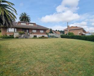 Vista exterior de Casa o xalet en venda en Torrelavega  amb Terrassa