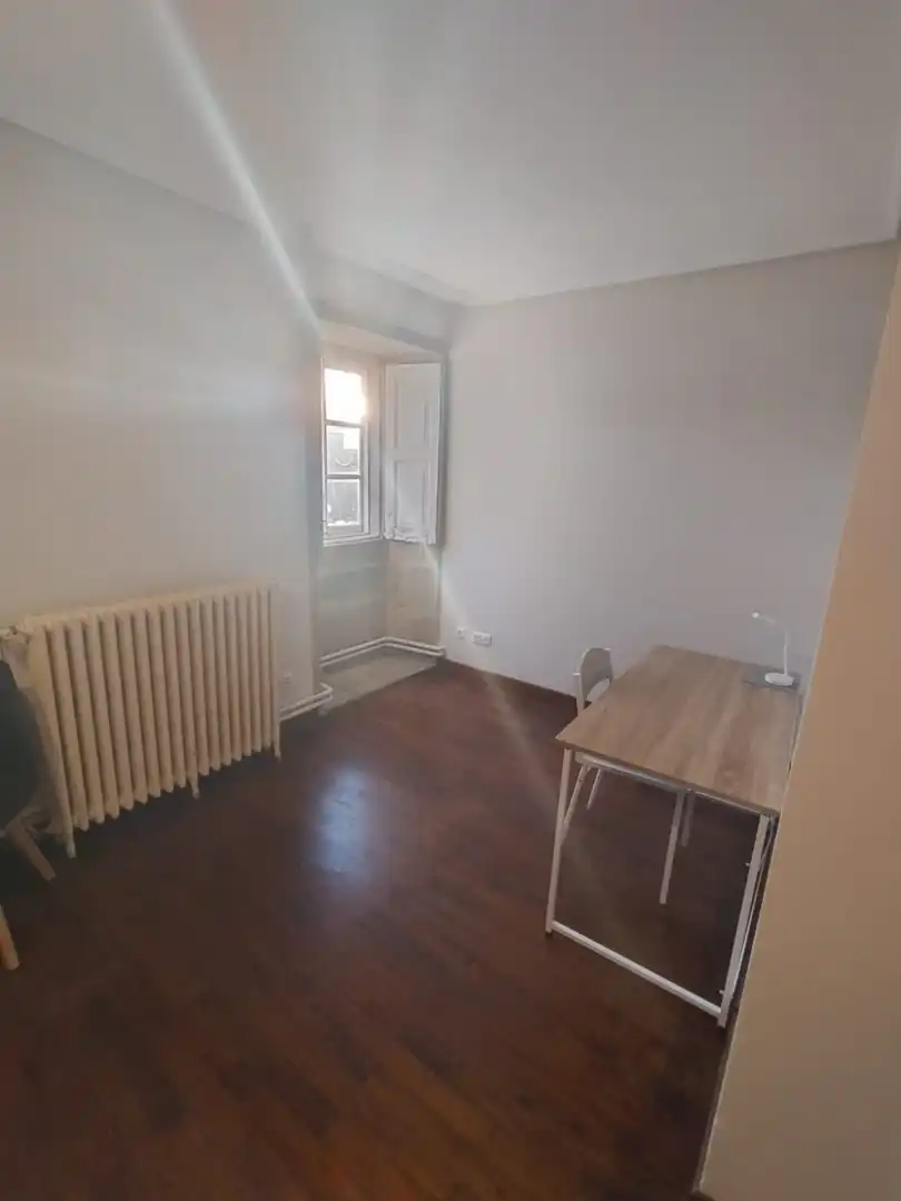 Habitación de Piso para compartir en Santiago de Compostela  con Calefacción, Parquet y Amueblado