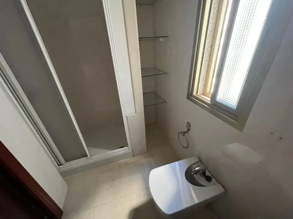 Bany de Pis en venda en Jaén amb Calefacció, Balcó i Piscina comunitària