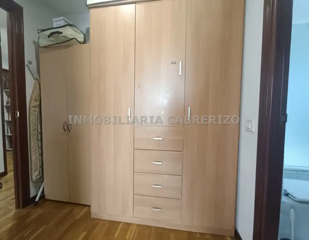 Habitación de Piso en venta en  Logroño con Calefacción, Parquet y Terraza