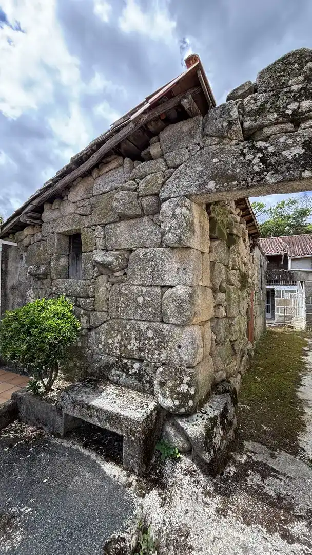 Vista exterior de Casa adosada en venda en Esgos amb Balcó
