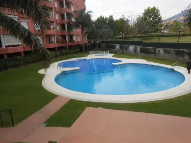 Pis amb piscina en venda a Calle Río Guadalhorce 47