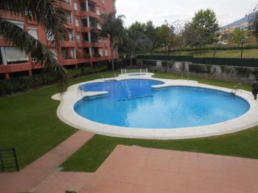 Pis amb piscina en venda a Calle Río Guadalhorce 3