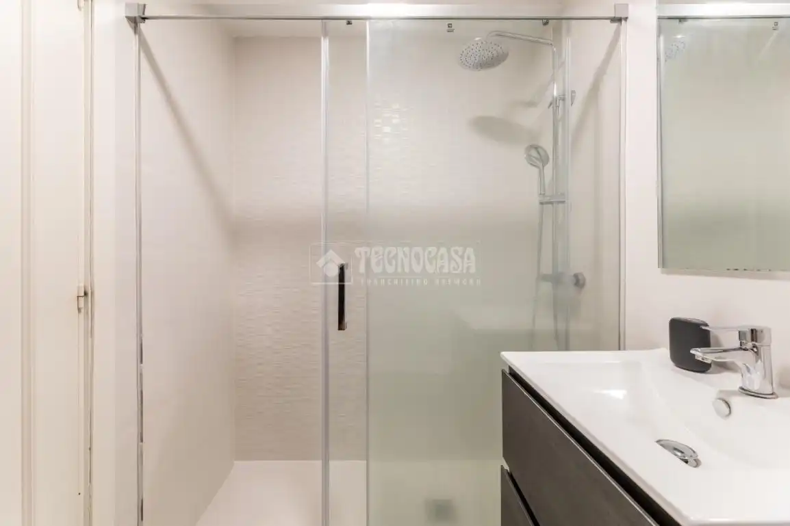 Badezimmer von Wohnung zum Verkauf in Las Rozas de Madrid mit Klimaanlage, Heizung und Terrasse