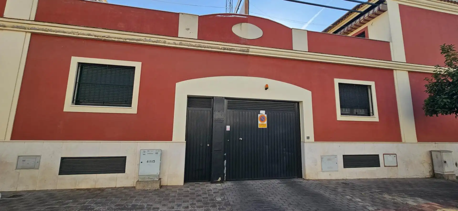 Vista exterior de Garaje en venta en Dos Hermanas