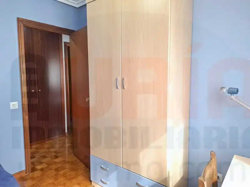Habitación de Piso de alquiler en Oviedo  con Calefacción, Amueblado y Lavadora