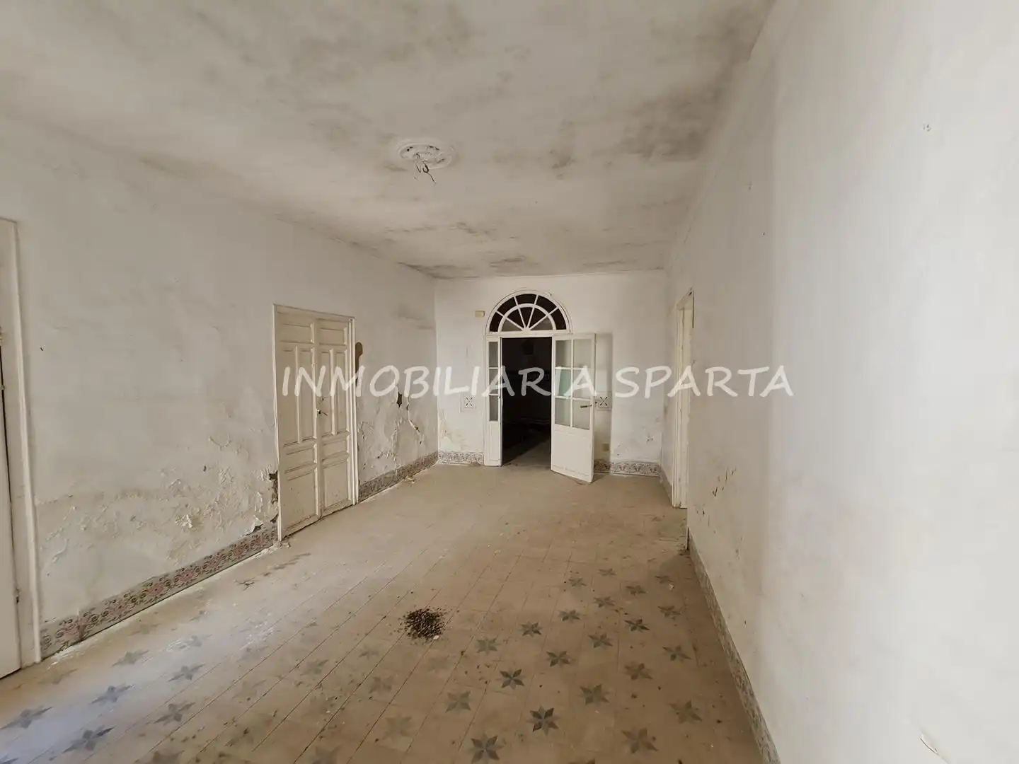 Casa adosada en venda en Sanlúcar la Mayor amb Jardí privat i Balcó