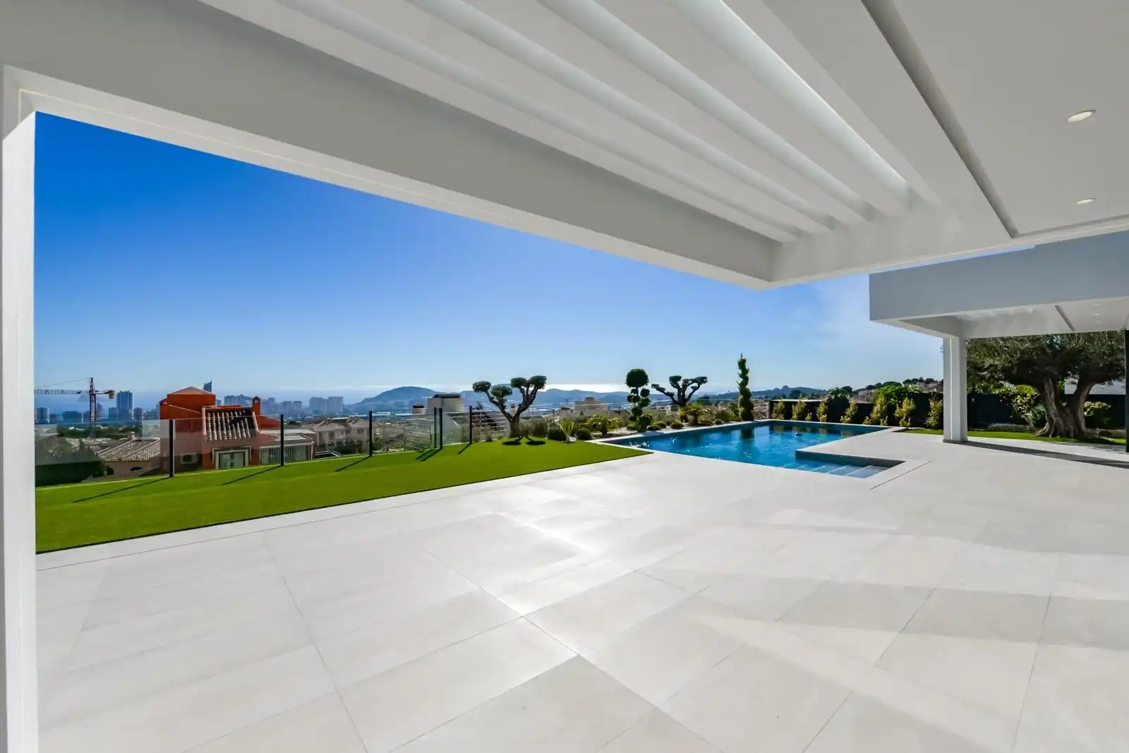 Chalet con piscina en venta en Golf Bahía, imagen 5