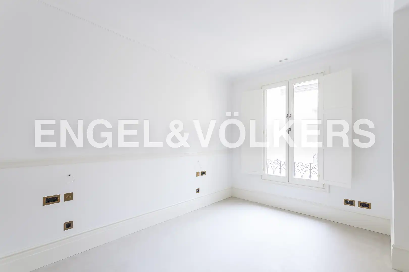 Schlafzimmer von Dachboden zur Miete in Madrid mit Klimaanlage, Heizung und Balkon