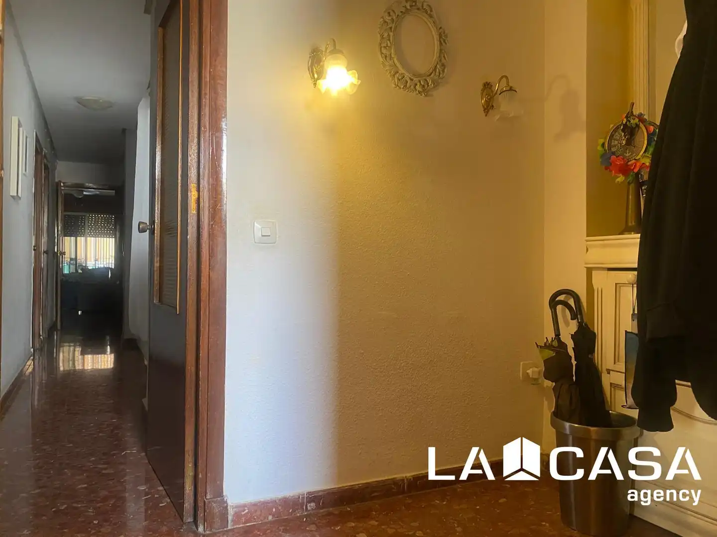 Wohnung zum Verkauf in Dos Hermanas mit Klimaanlage und Terrasse