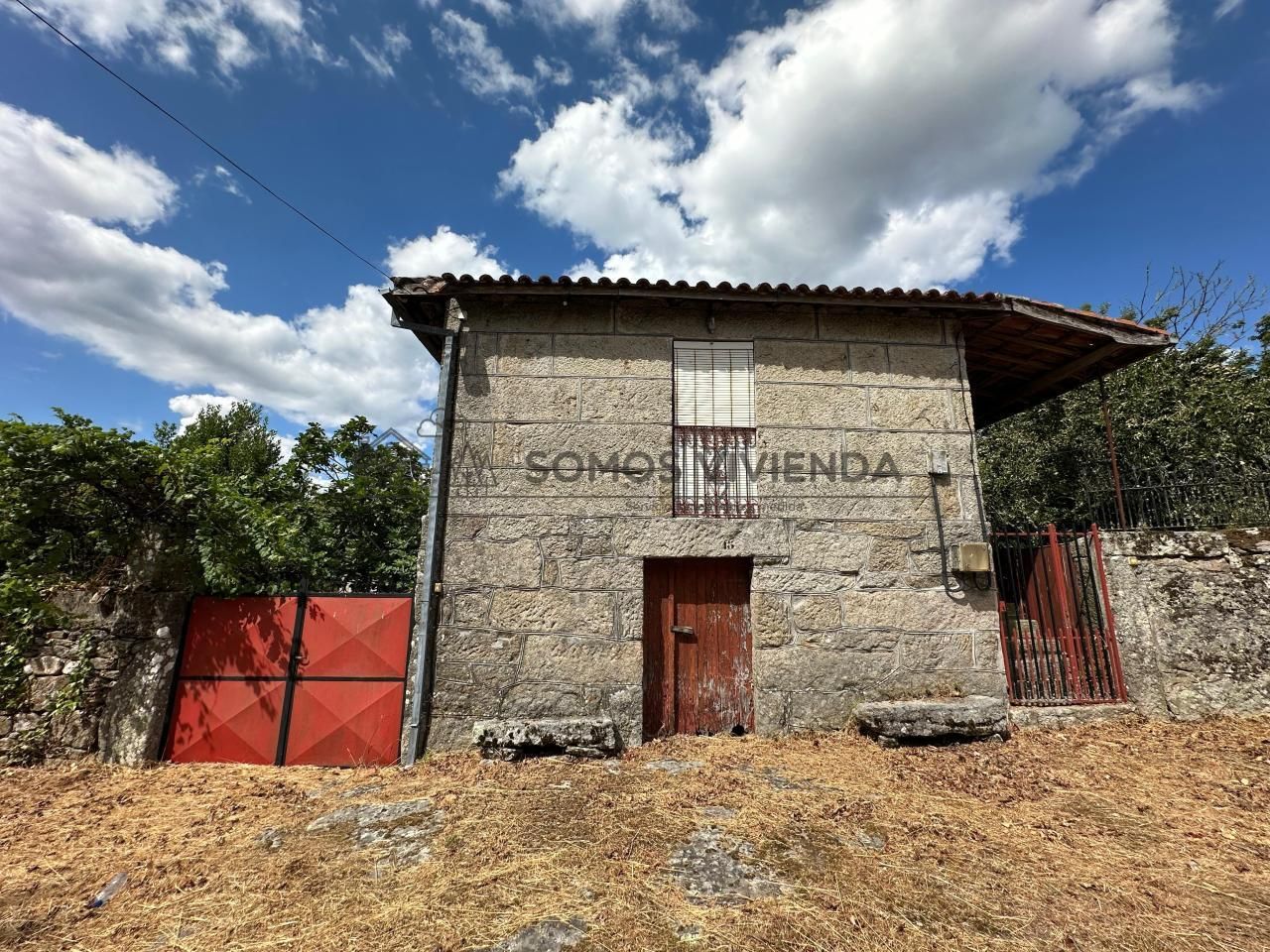 Vista exterior de Casa o xalet en venda en Amoeiro amb Calefacció, Jardí privat i Moblat