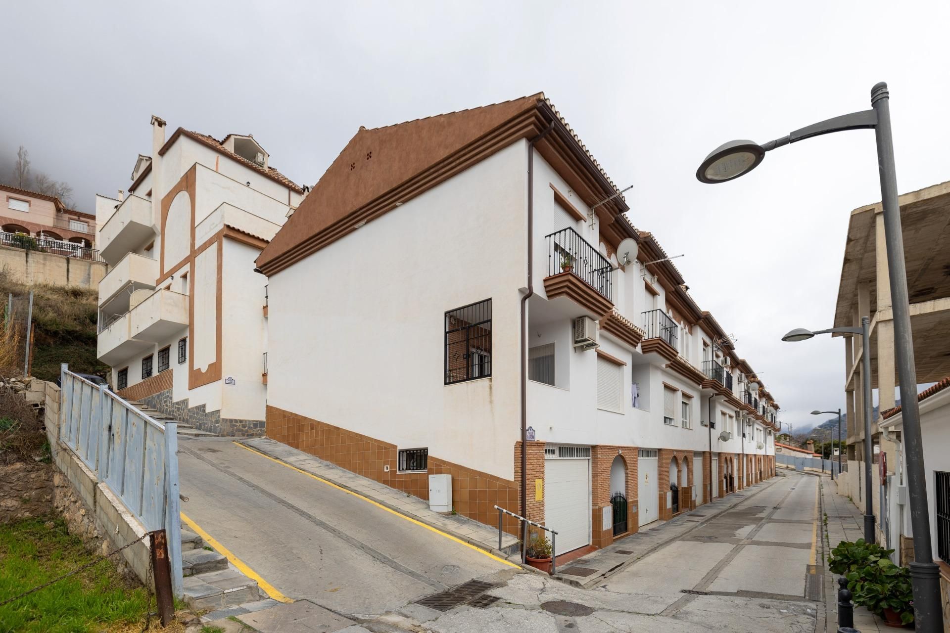 Vista exterior de Pis en venda en Güejar Sierra amb Calefacció i Balcó