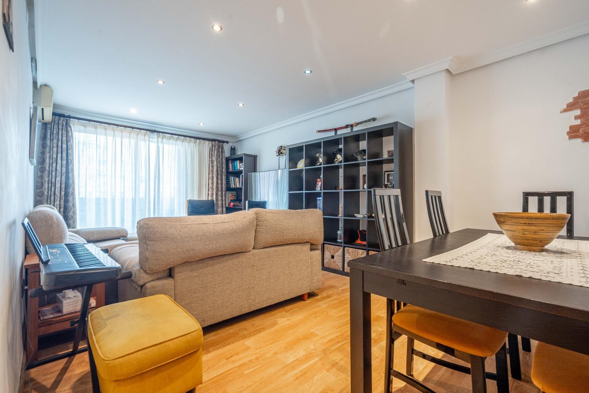 Living room of Flat for sale in  Valencia Capital  with Air Conditioner, Parquet flooring and Terrace