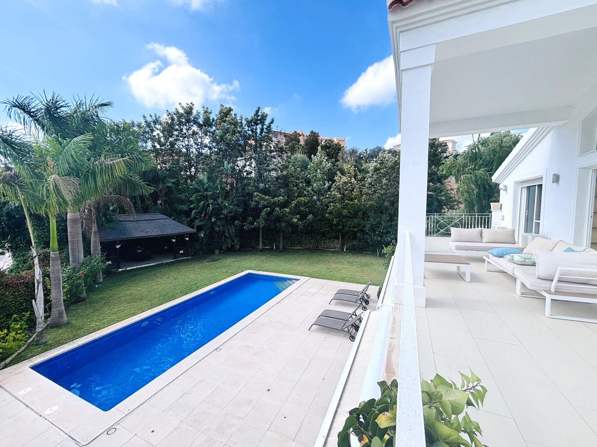 Swimming pool of House or chalet to rent in Marbella  with Air Conditioner, Private garden and Terrace