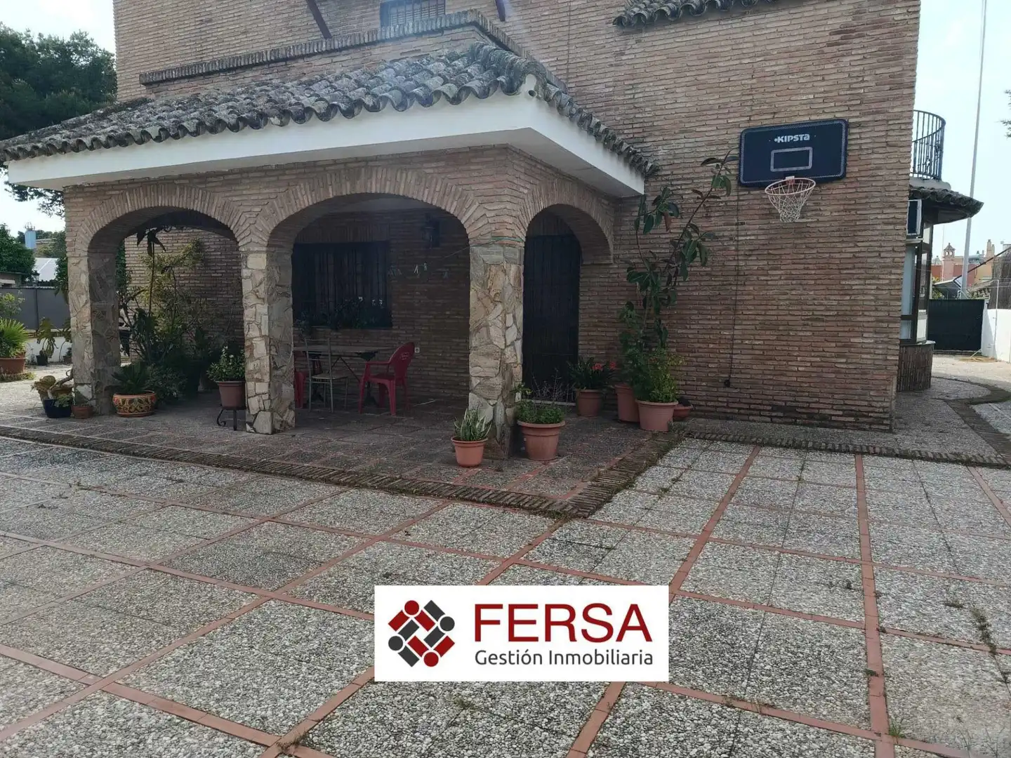 Vista exterior de Casa o xalet en venda en El Puerto de Santa María amb Jardí privat, Terrassa i Traster