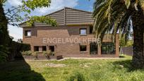 Exterior view of House or chalet for sale in Pozuelo de Alarcón  with Air Conditioner, Heating and Private garden