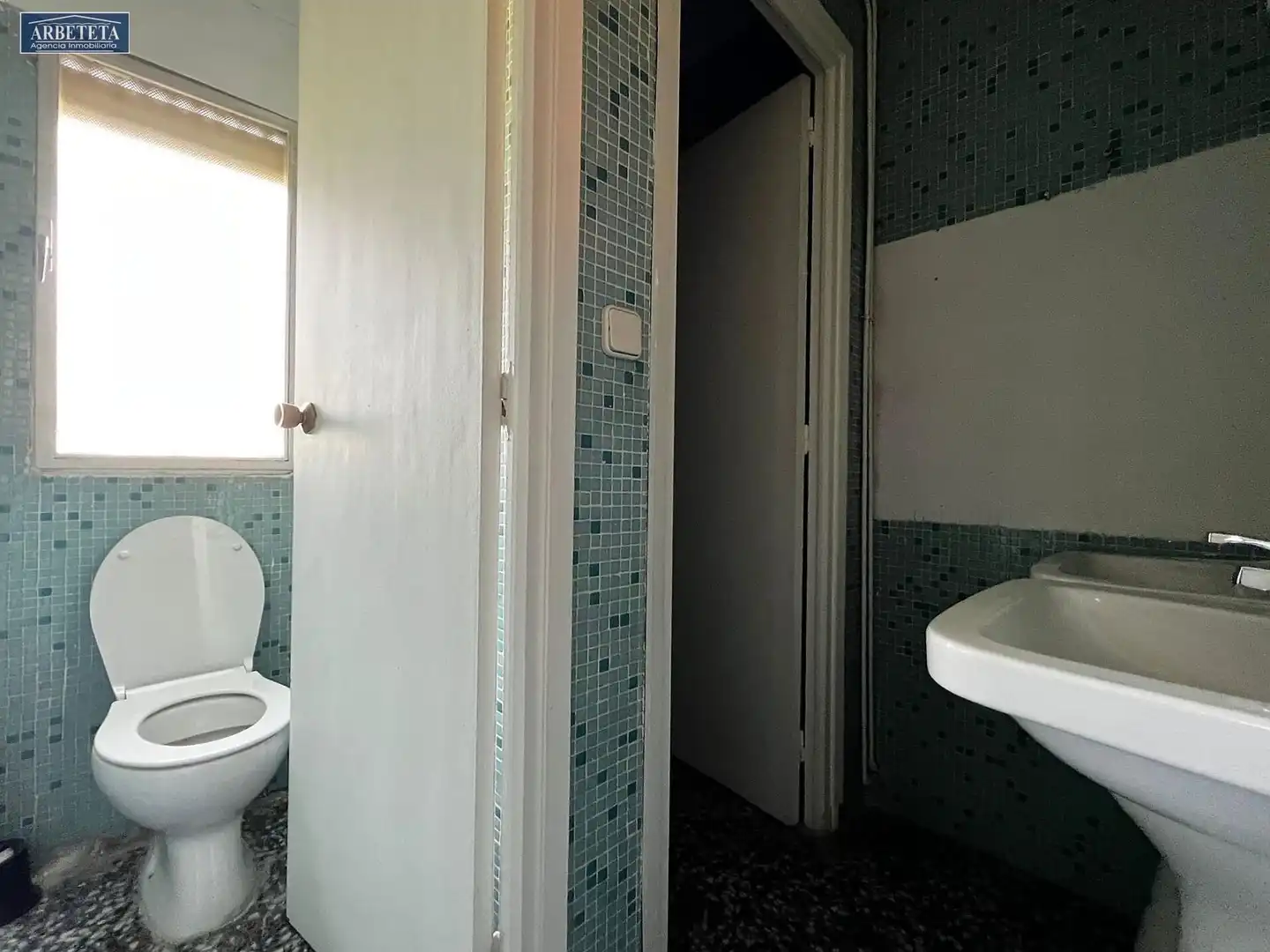Baño de Oficina de alquiler en Guadalajara con Calefacción