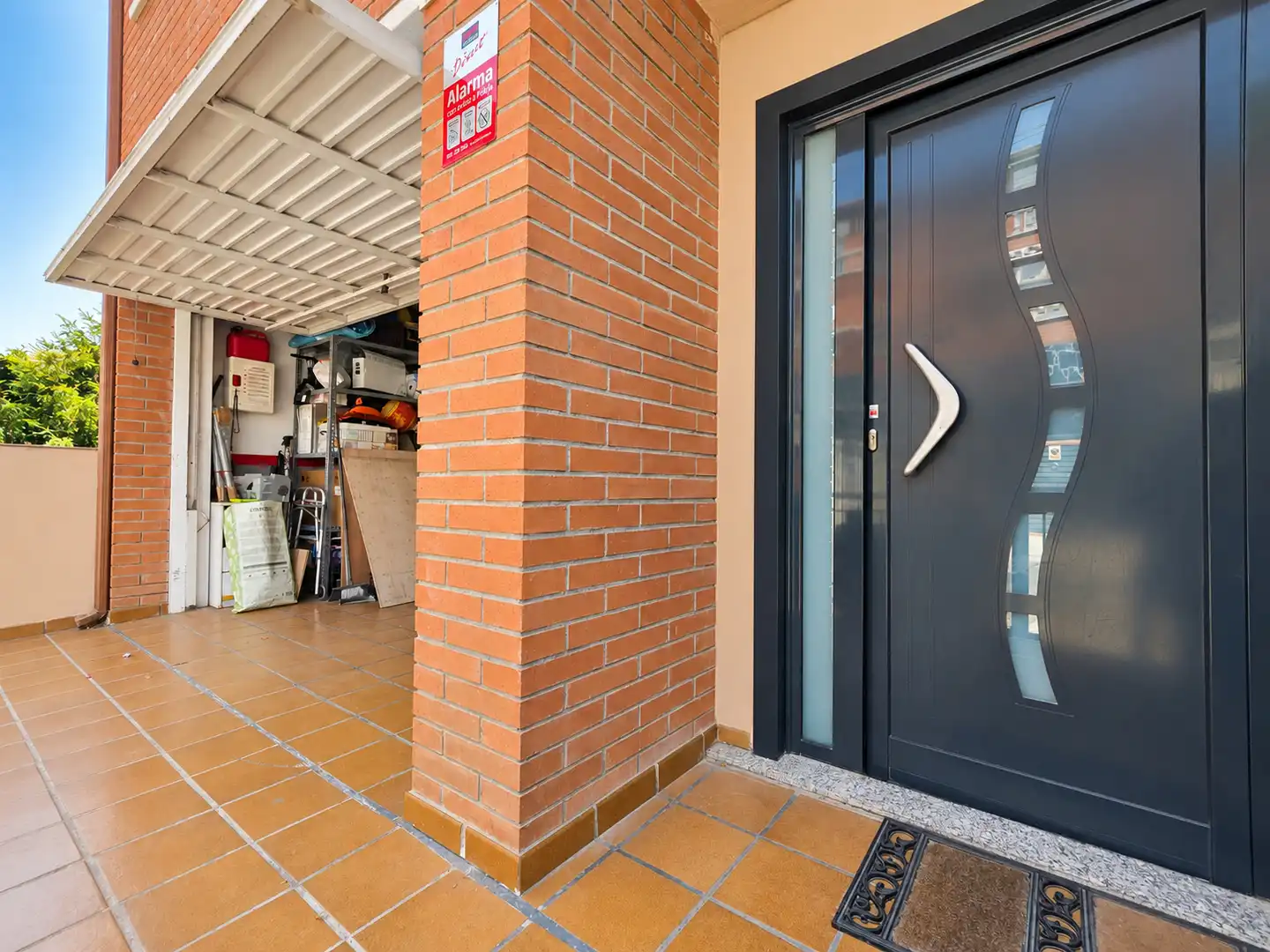 Vista exterior de Casa o chalet en venta en Sant Vicenç Dels Horts con Aire acondicionado, Calefacción y Jardín privado