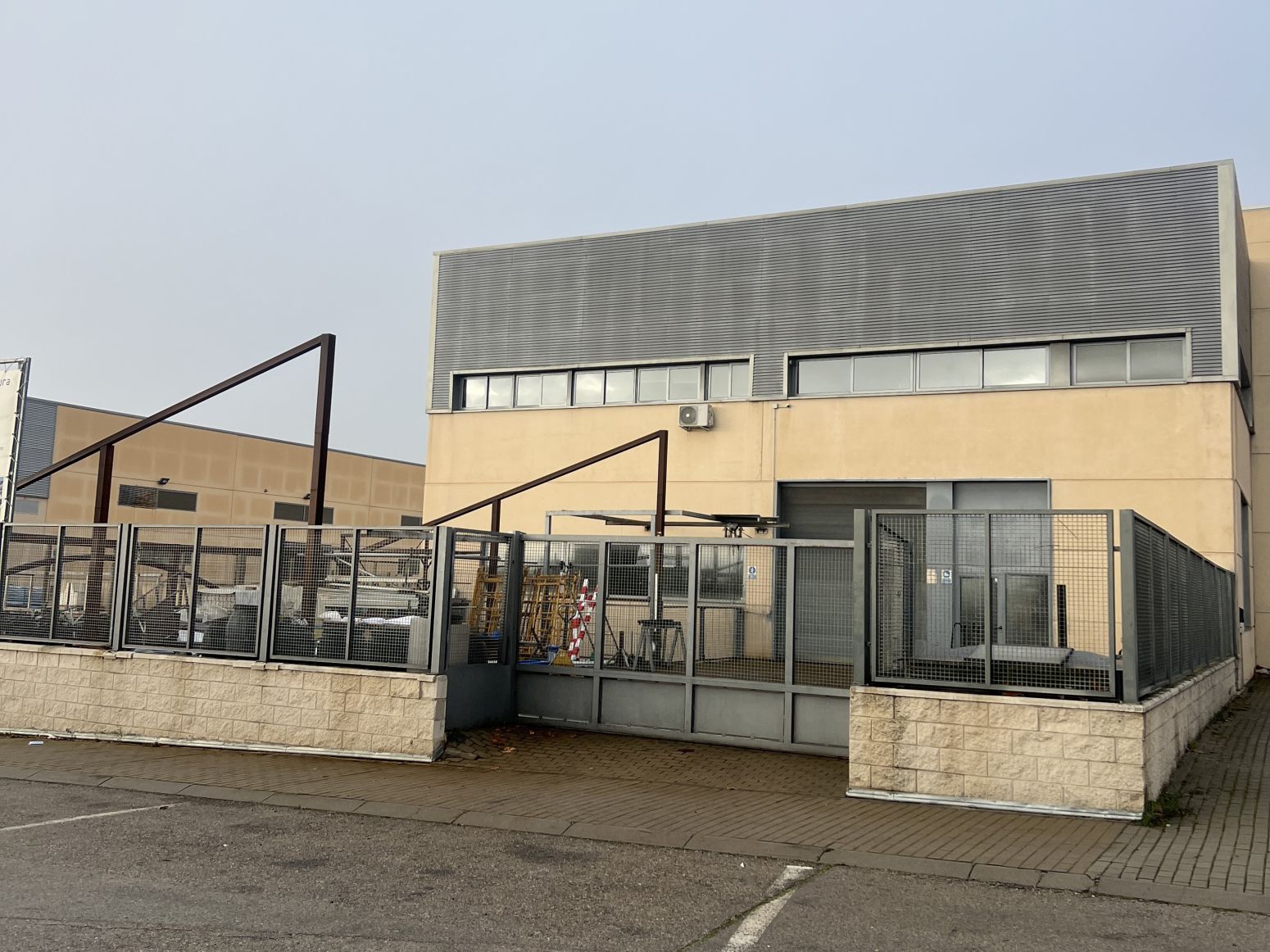 Exterior view of Industrial buildings for sale in Villanueva del Pardillo