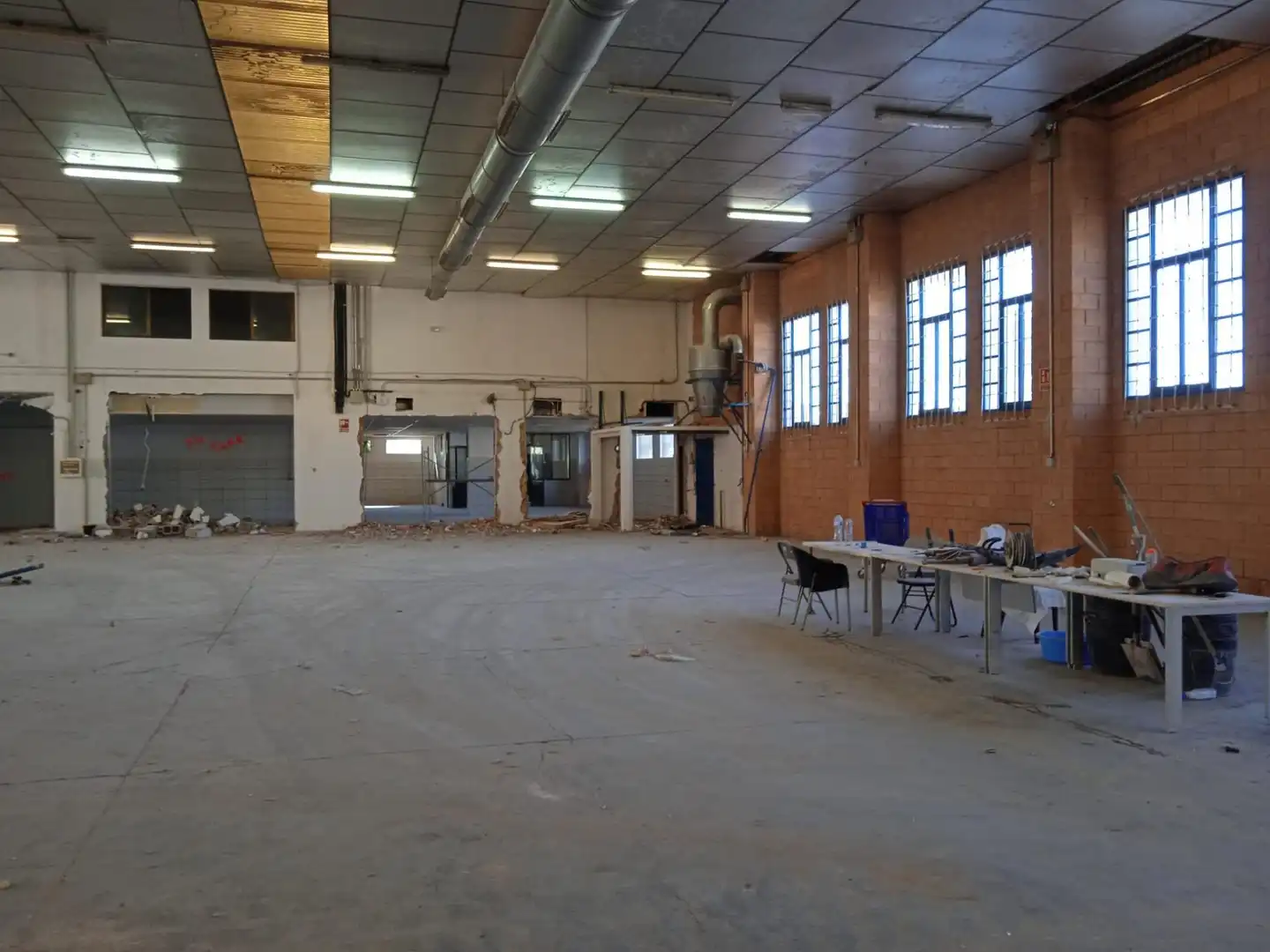Industrial building to rent in Fuente del Jarro, imagen 2