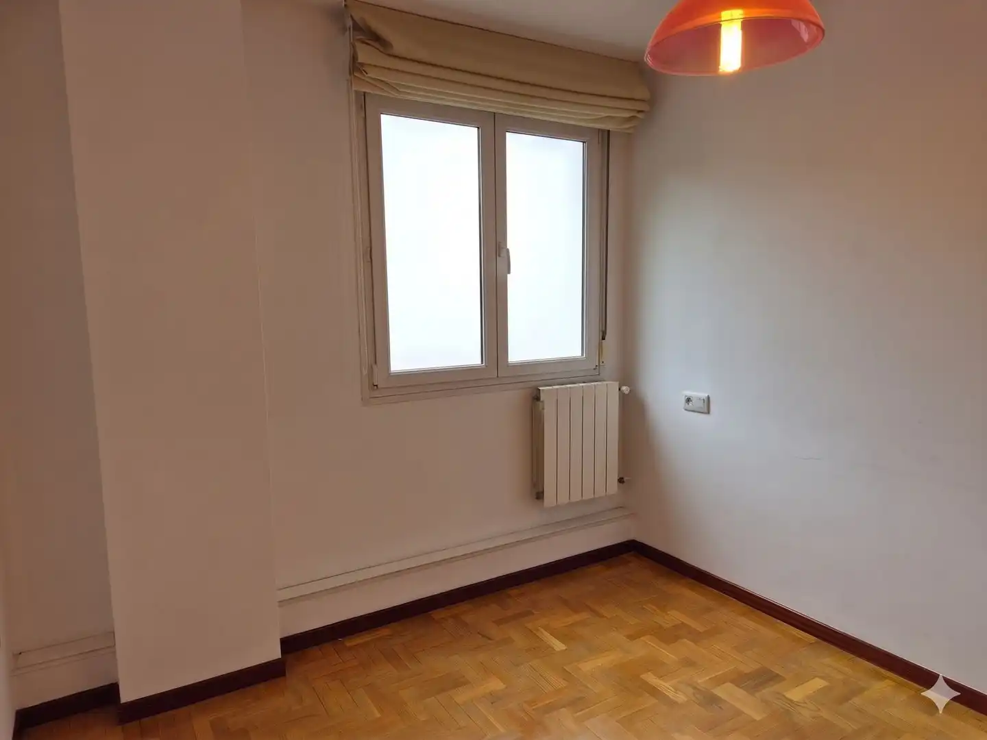 Schlafzimmer von Wohnung zum Verkauf in Gijón  mit Heizung, Abstellraum und Schwimmbad