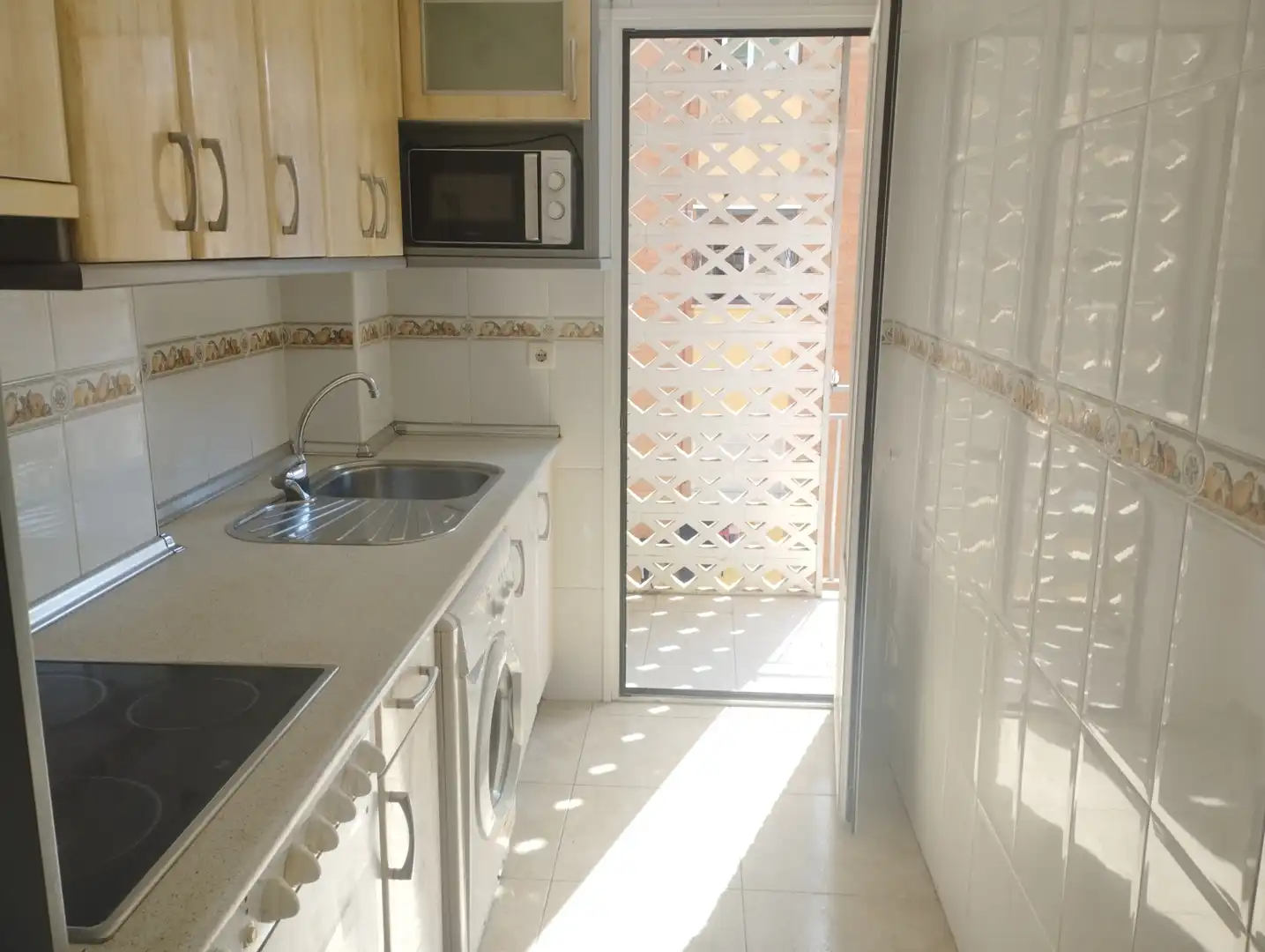 Kitchen of Flat for sale in Zaragoza  with Heating, Parquet flooring and Furnished