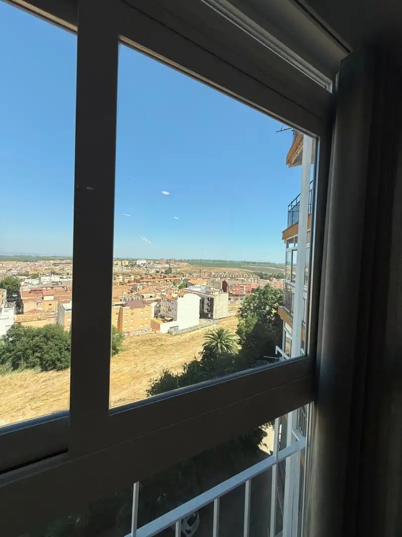 Außenansicht von Wohnung zur Miete in Linares mit Klimaanlage und Heizung
