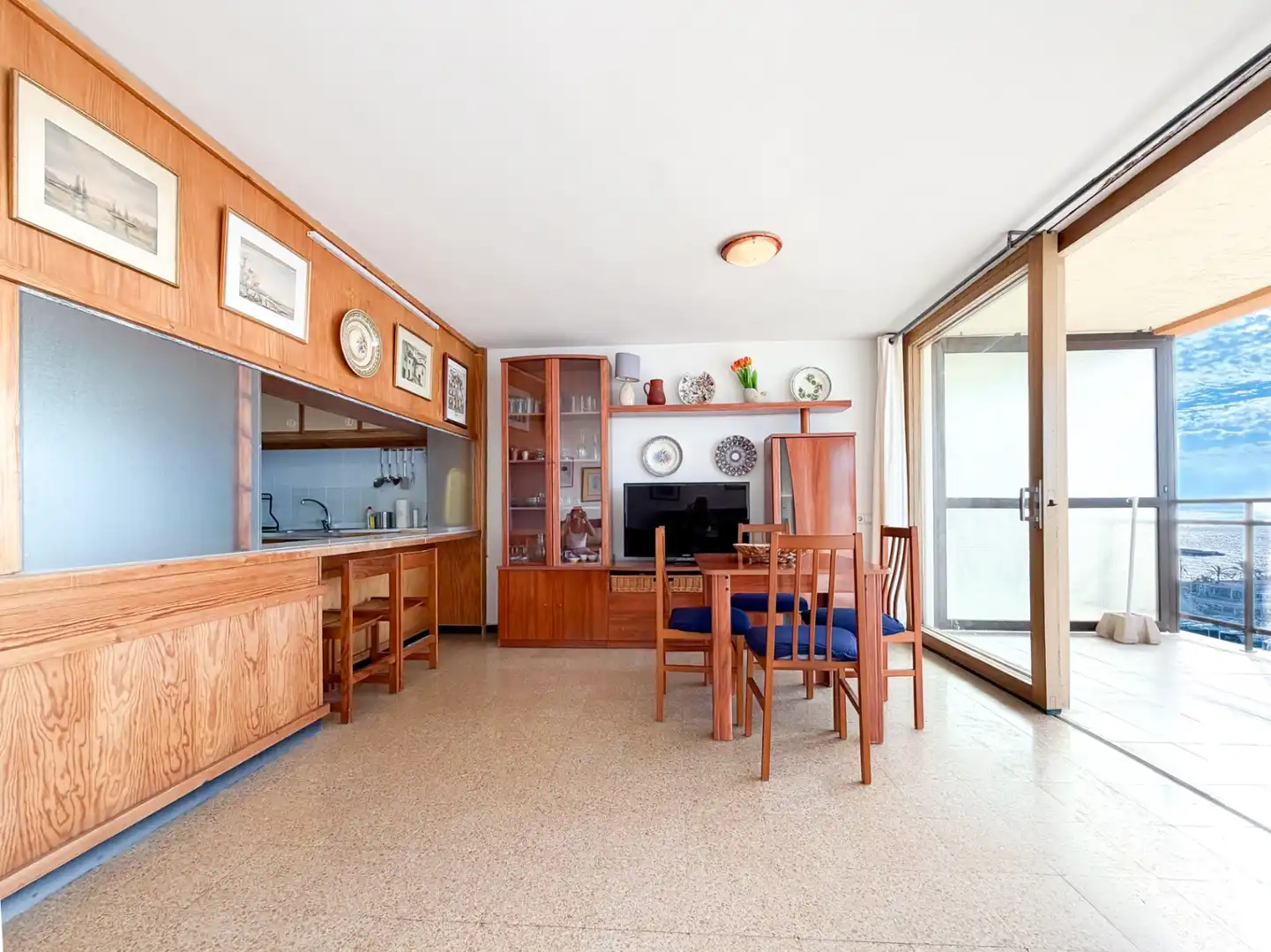Menjador de Apartament de lloguer en El Campello amb Terrassa i Balcó