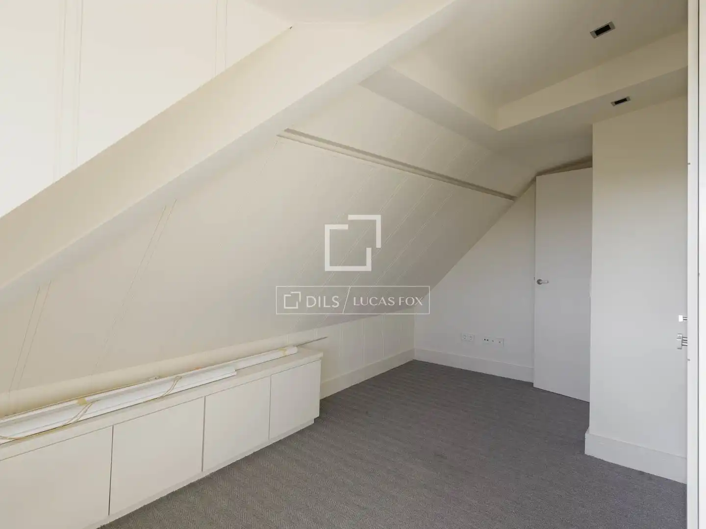 Bedroom of Attic for rent in Madrid  with Air Conditioner, Heating and Private garden