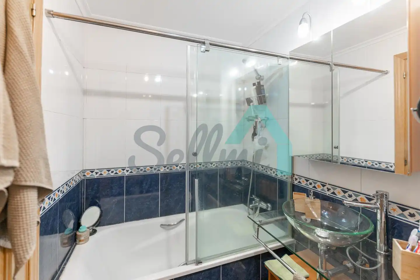 Baño de Piso en venta en Oviedo  con Calefacción, Parquet y Trastero