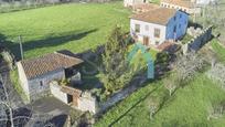 Vista exterior de Casa o xalet en venda en Llanes amb Jardí privat, Parquet i Balcó