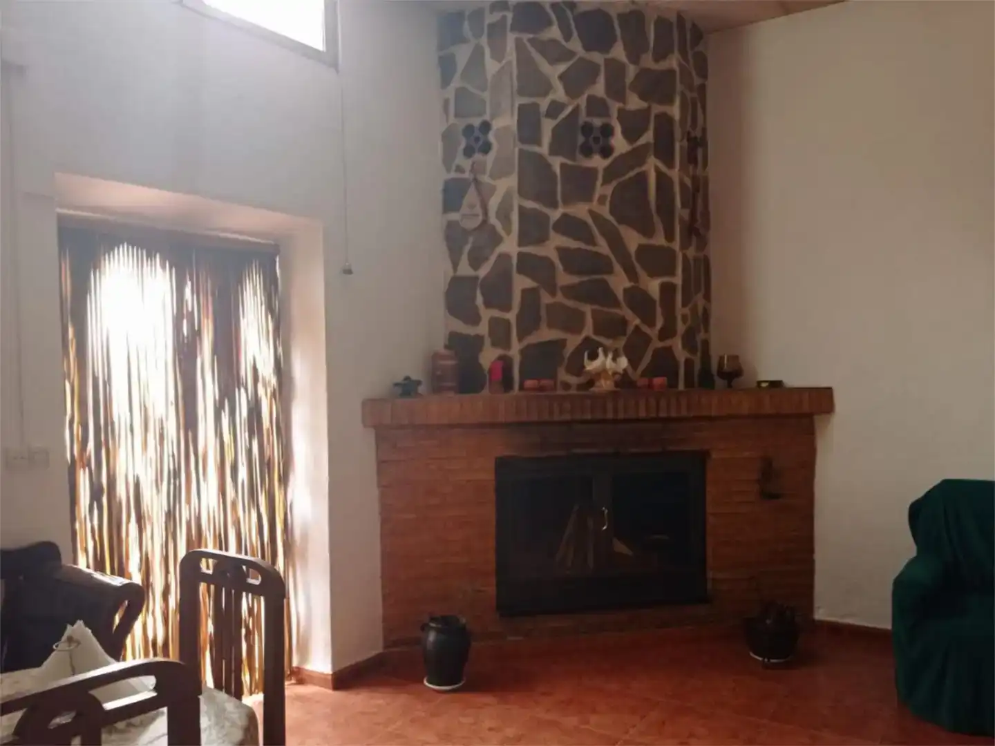 Sala d'estar de Finca rústica en venda en Moral de Calatrava amb Moblat i Balcó