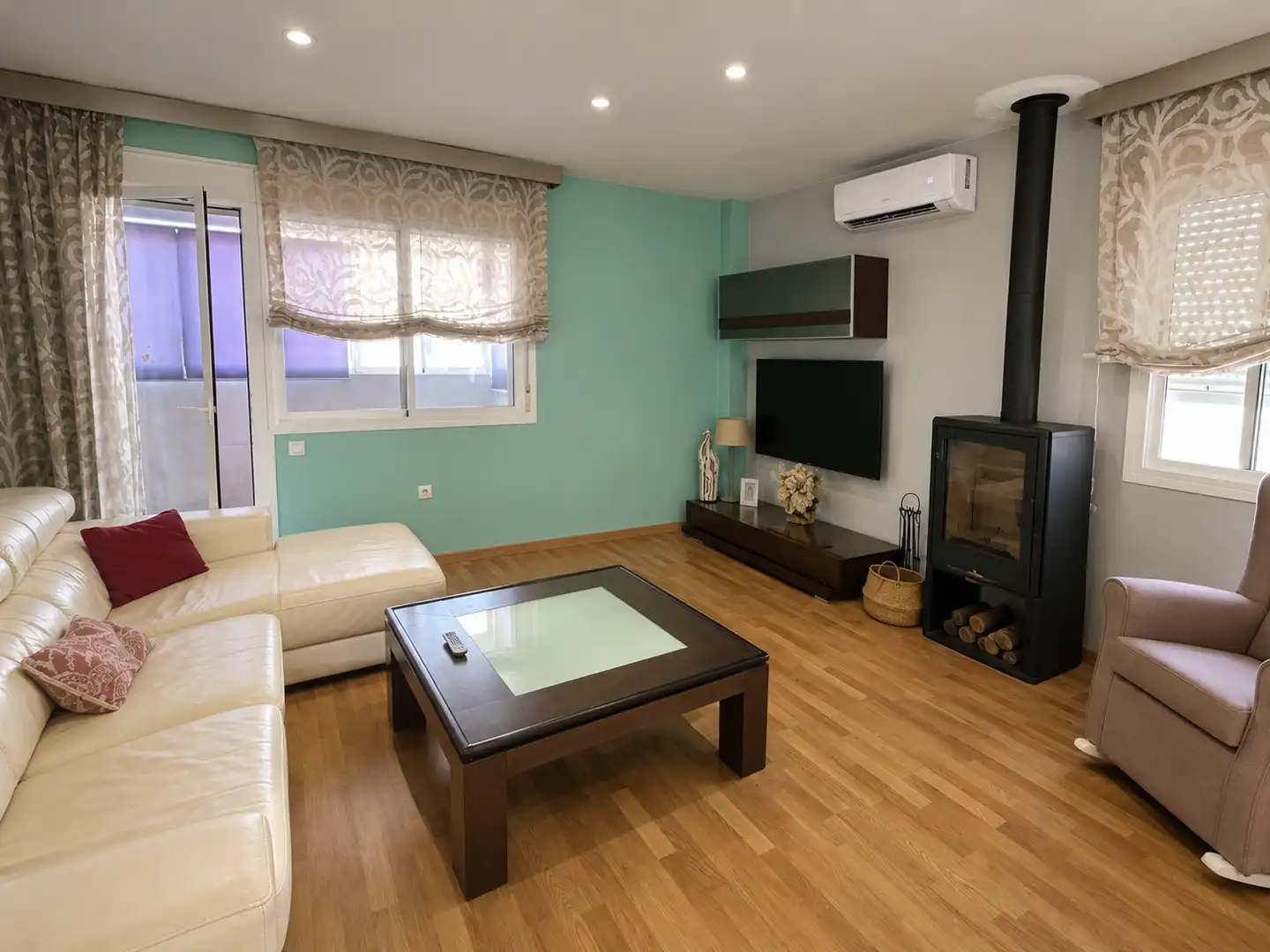 Sala de estar de Dúplex en venta en Almería con Aire acondicionado, Terraza y Piscina comunitaria