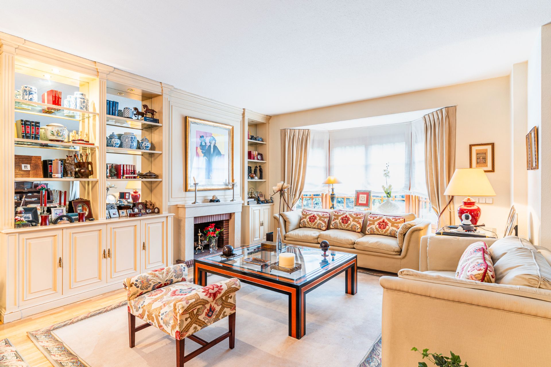 Sala de estar de Casa adosada en venta en Majadahonda con Aire acondicionado, Calefacción y Jardín privado