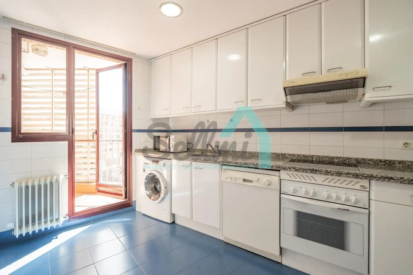Cocina de Piso de alquiler en Oviedo  con Calefacción, Parquet y Terraza