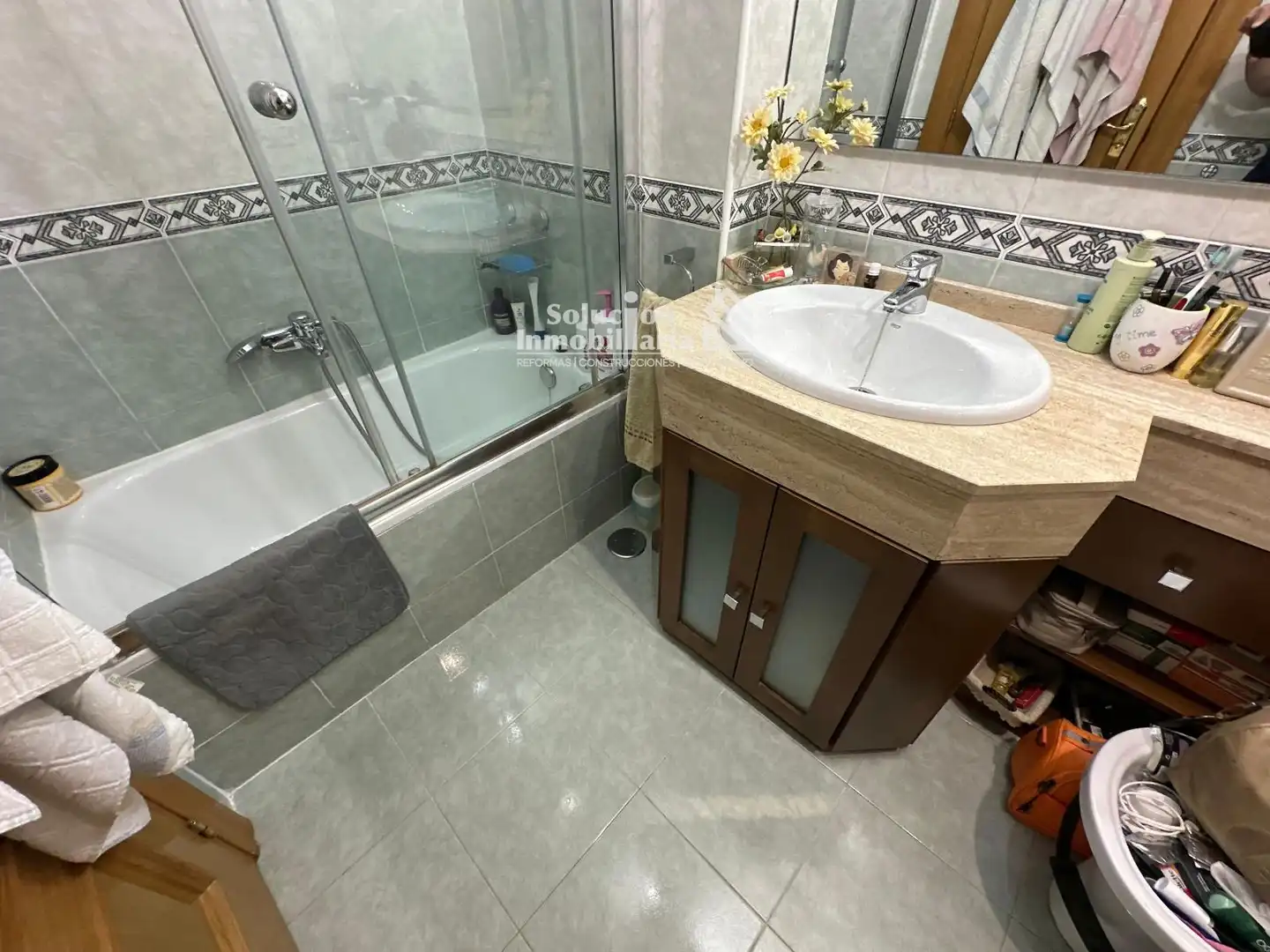 Badezimmer von Einfamilien-Reihenhaus zum Verkauf in Salamanca mit Heizung, Privatgarten und Möbliert