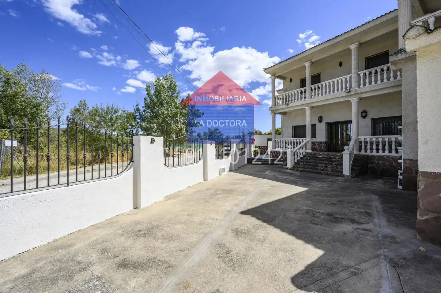 Vista exterior de Casa o chalet en venta en Escalona con Calefacción, Terraza y Piscina