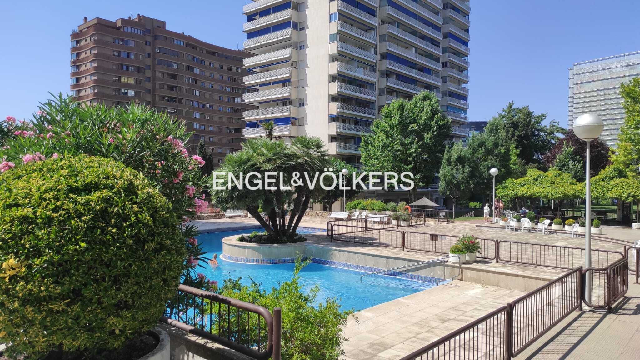 Exterior view of Apartment to rent in  Madrid Capital  with Air Conditioner, Heating and Private garden